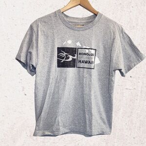 Gray Short Sleeve Graphic Tee with Crew Neck